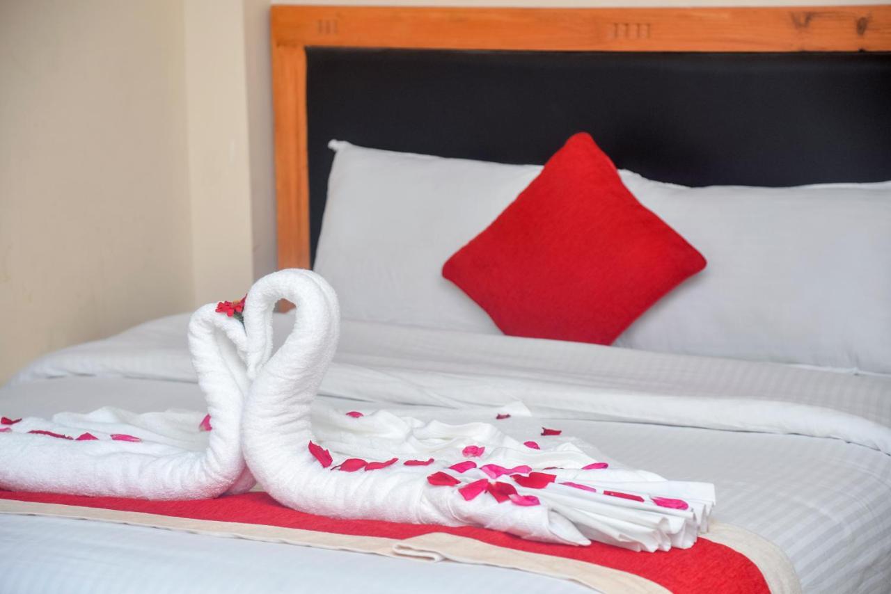Hotel Greenland Safari Саураха Экстерьер фото